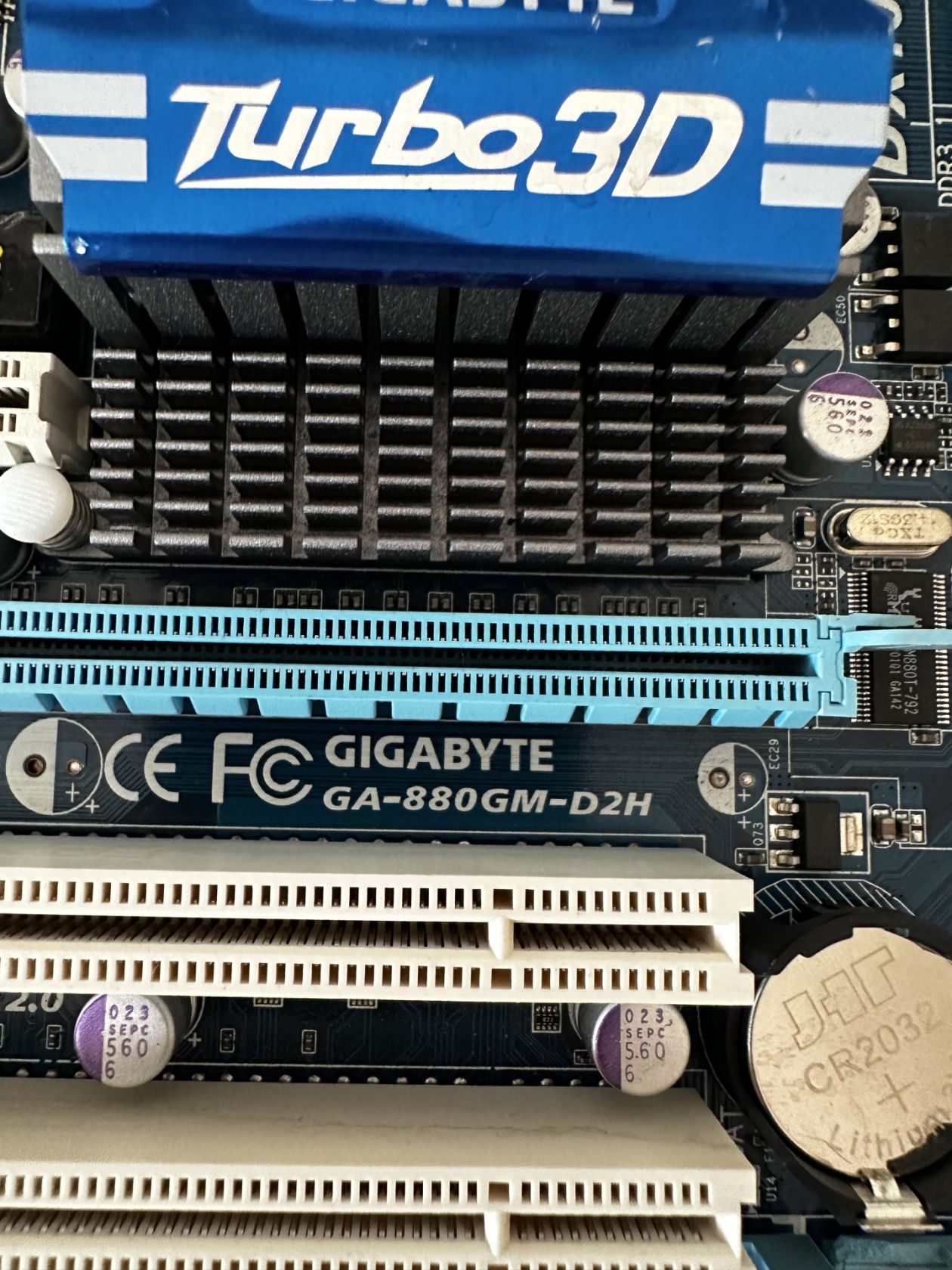 Материнська плата Gigabyte GA-880GM-D2H + Процесор Phenom 555 - фото фото фото 2