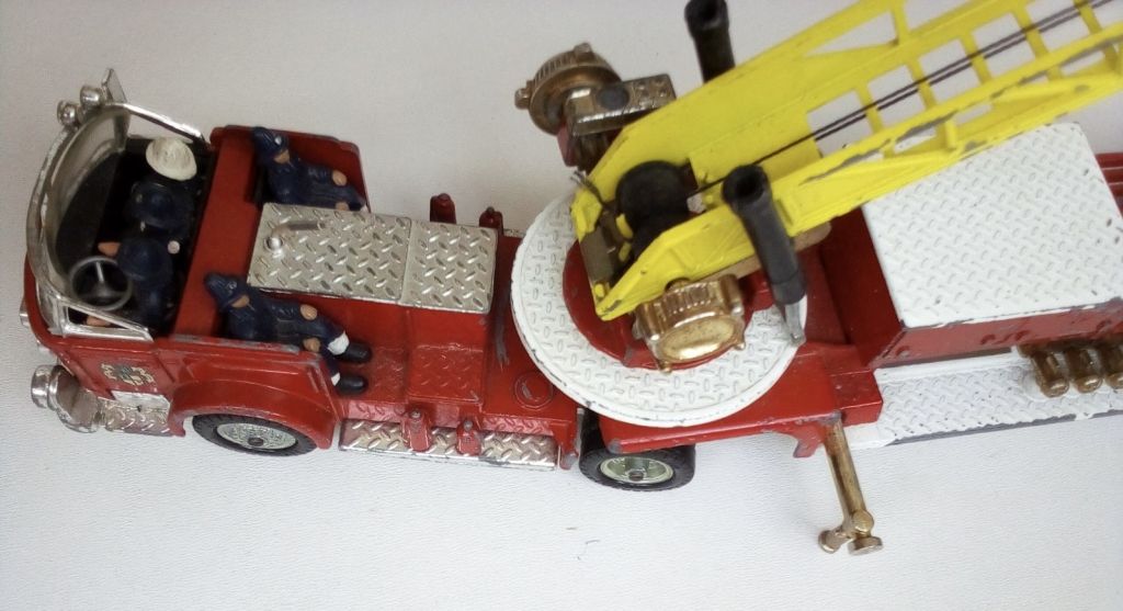 CORGI TOYS N°1143 AERIAL RESCUE TRUCK "AMERICAN LAFRANCE" - фото фото фото 6