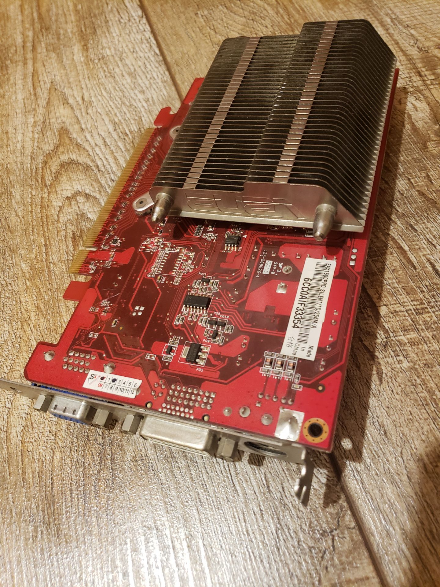 Видеокарта  ASUS EAX 1600 pro - фото фото фото 1