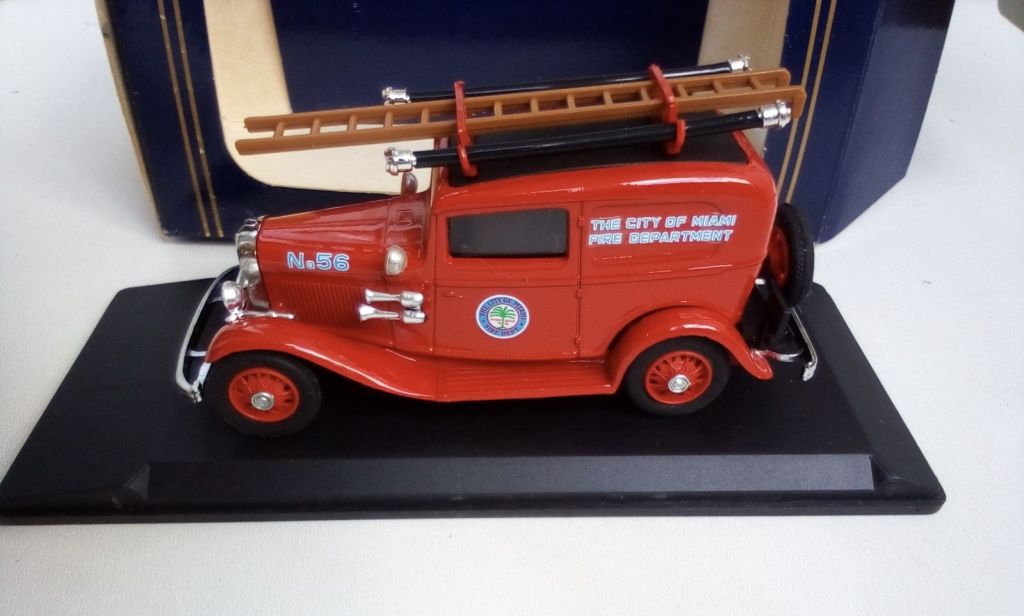 1/43 ELIGOR Ford V8 1932 Pompiers De Miami - фото фото фото 3
