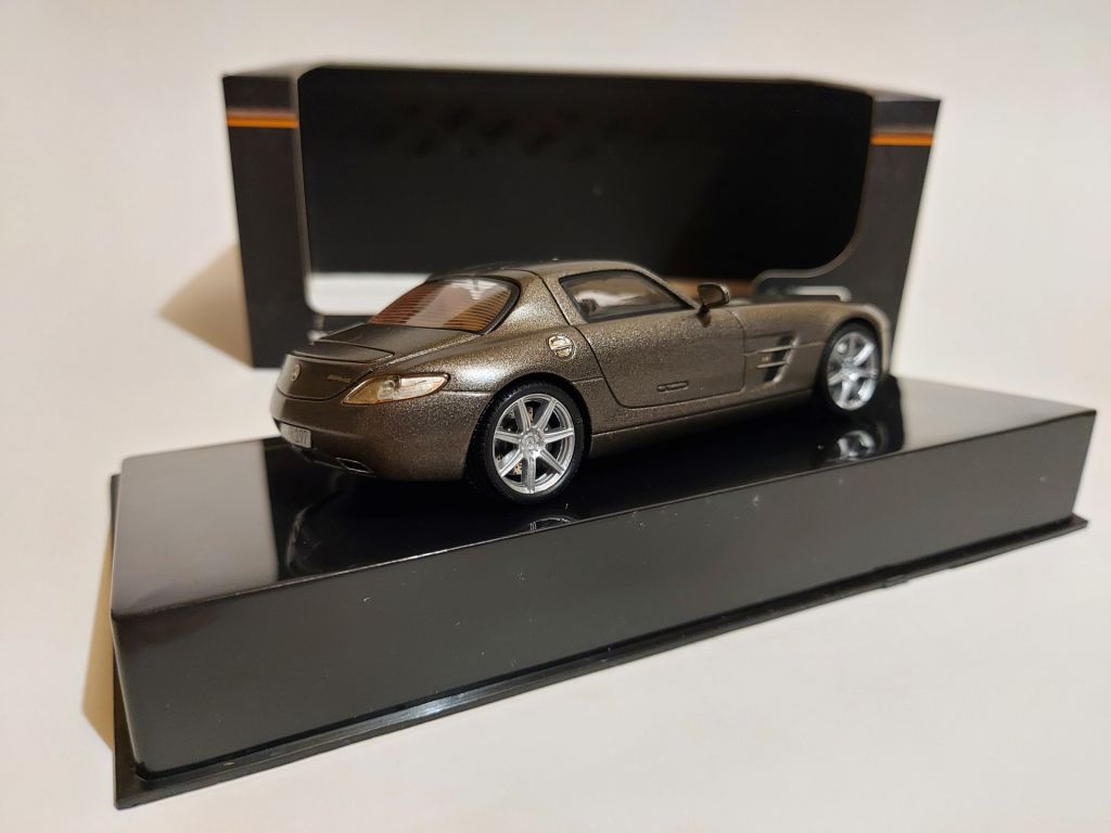 IXO 1:43 Mercedes-Benz SLS AMG  (2010) matt-brown - фото фото фото 4
