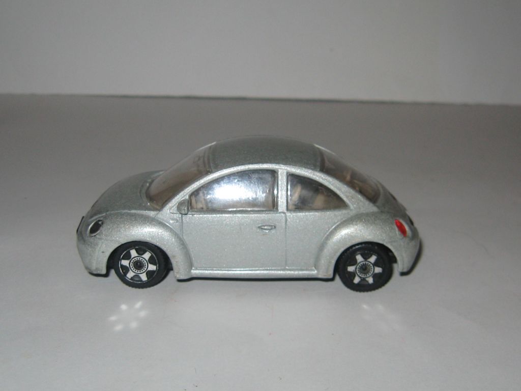 Модель машинка Volkswagen new beetle 1:43 Bburago Made in Italy - фото фото фото 7
