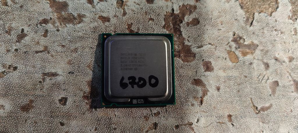 Процессор Intel Pentium E6700 3.20GHz/2M/1066/06 LGA775 № 242102104 - фото фото фото 0