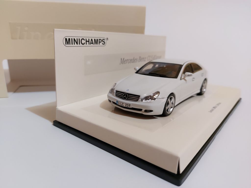 Minichamps 1:43  (Limited Edition 1 of 2,008) Mercedes-Benz CLS-Class  (2005) white - фото фото фото 2