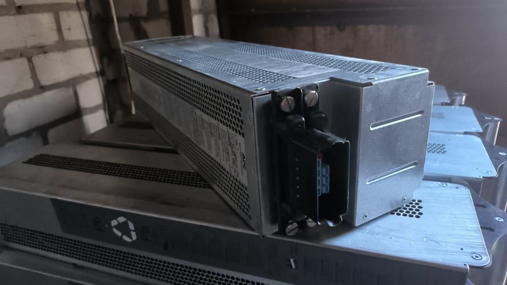 APC Symmetra LX Battery Module SYBT5 батарейні модулі блоки - фото фото фото 1