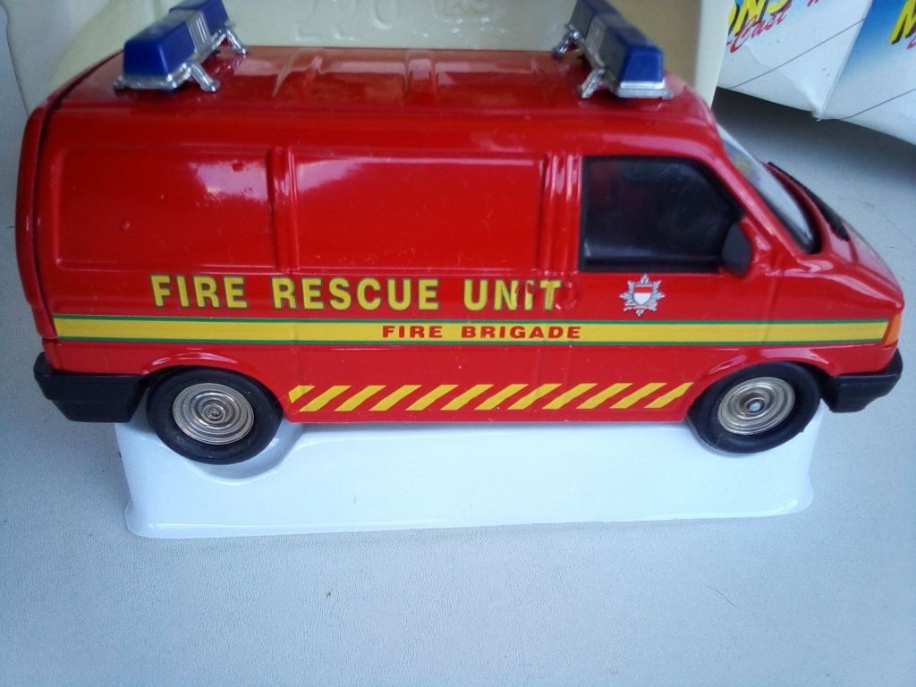 Hongwell 1/43 VOLKSWAGEN T4 Cararama fire - фото фото фото 6
