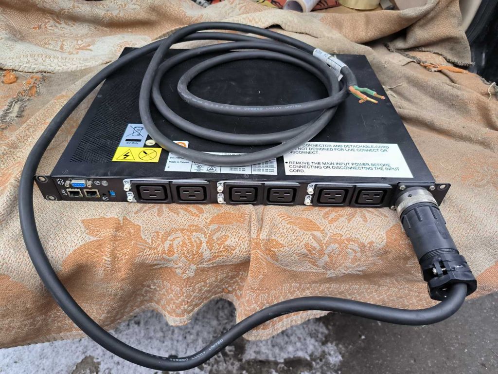 Распределитель питания IBM Enterprise DPI Power Distribution Unit   (PDU) — 6x IEC-320 C19   (42R8743) - фото фото фото 0