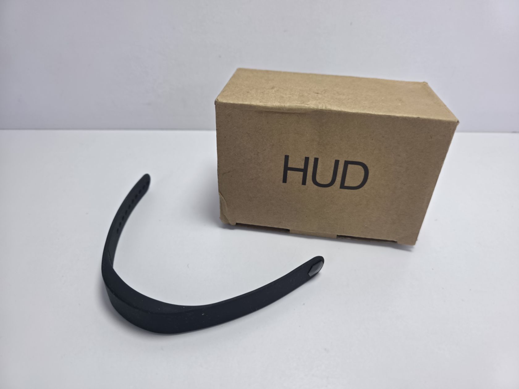 Лот аксесуарів 3 шт.: HUD-дисплей, зарядний пристрій у прикурювач та фітнес-браслет - фото фото фото 0