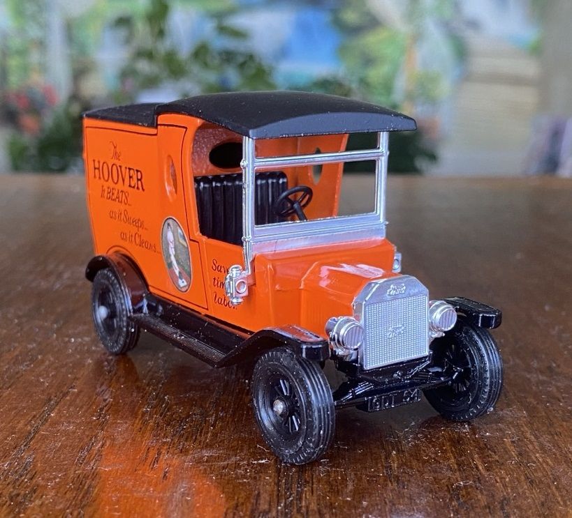 Модель автомобиля FORD MODEL T 1912 HOOVER 1:43 YESTERYEAR MATCHBOX Англия - фото фото фото 3