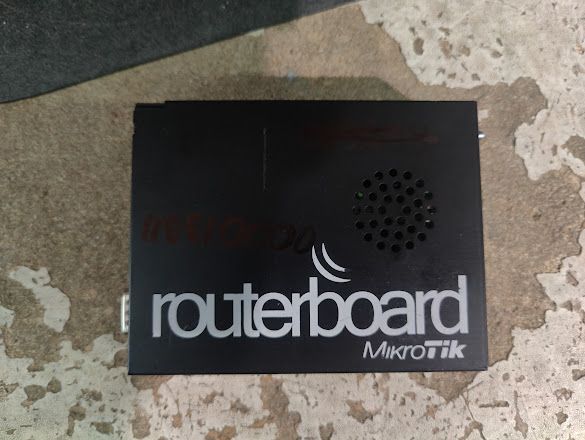 Маршрутизатор MikroTik RouterBoard 450 RB450 № 252406302 - фото фото фото 0