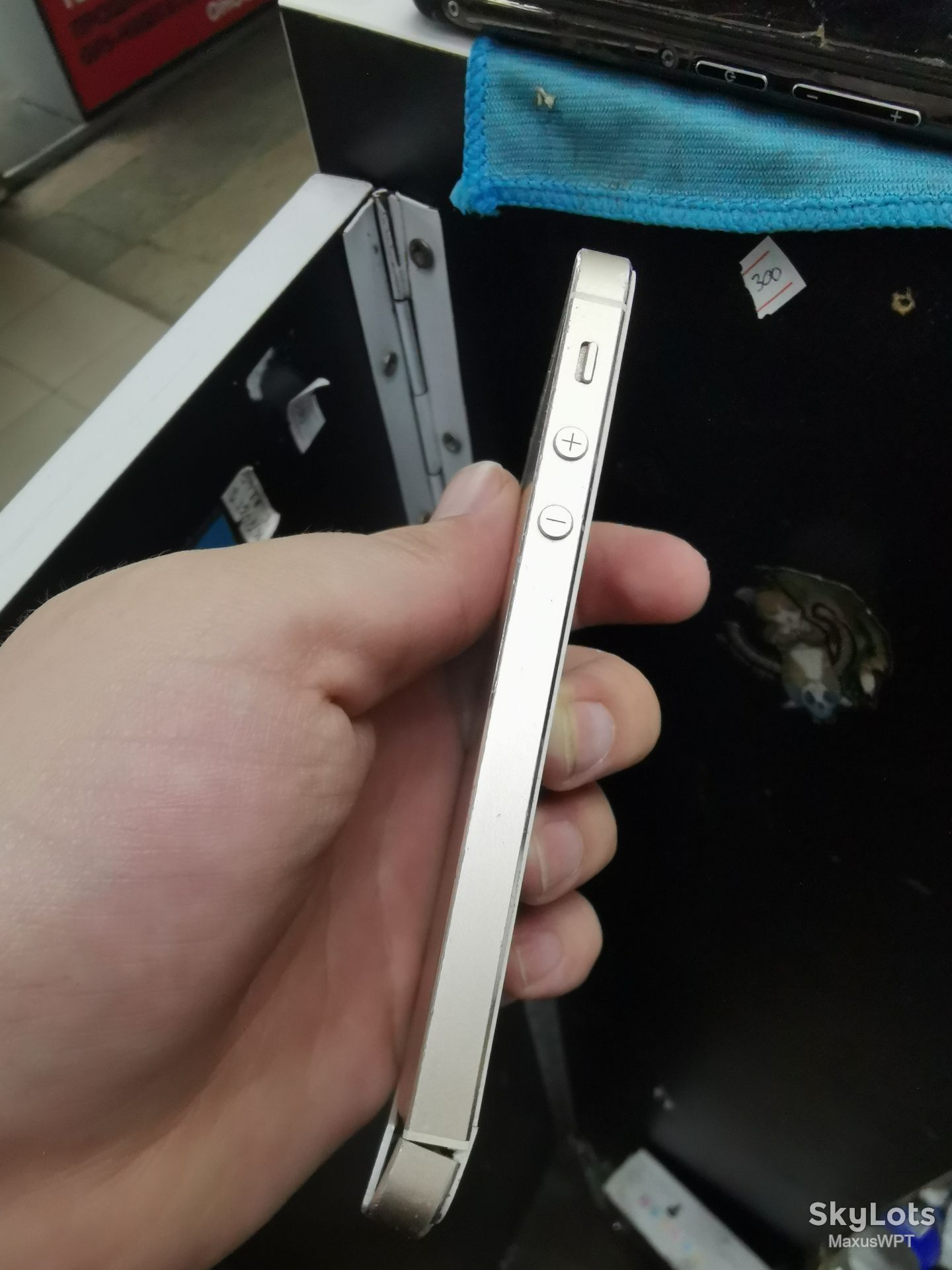 #1739 Sklad Iphone 5s gold crack 0484 - фото фото фото 4