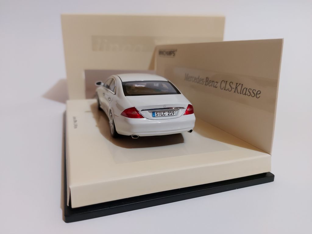 Minichamps 1:43  (Limited Edition 1 of 2,008) Mercedes-Benz CLS-Class  (2005) white - фото фото фото 5