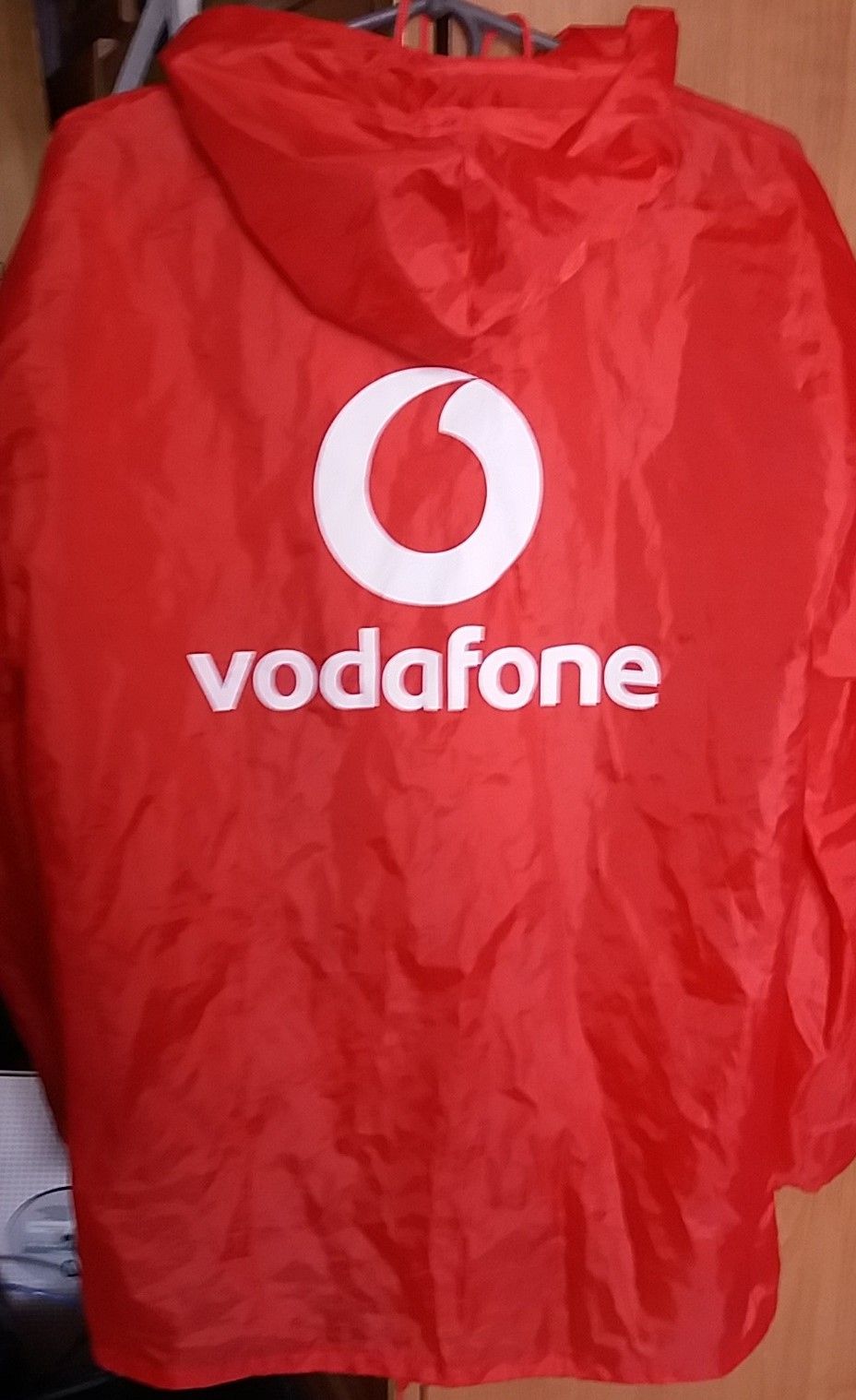 ветровка  VODAFONE КРАСНАЯ - фото фото фото 1