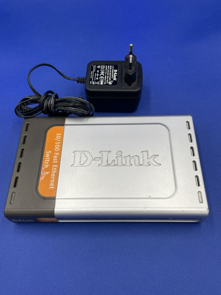 Коммутатор D-Link DES-1008D/PRO в рабочем состоянии - фото фото фото 0