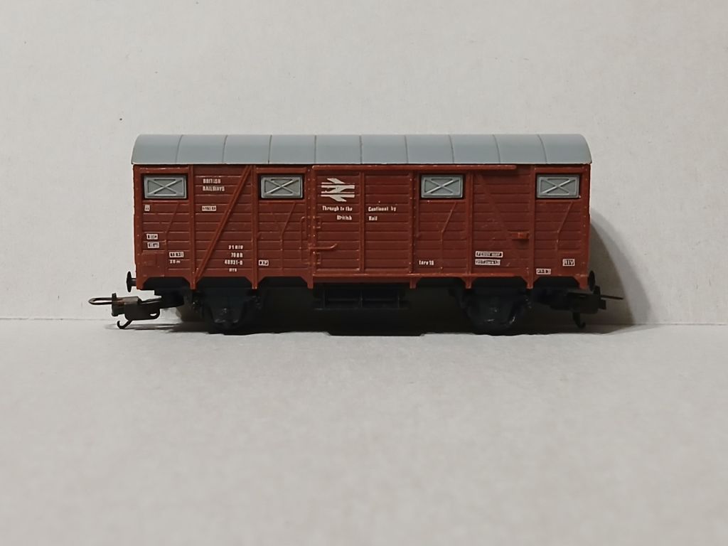 Вагон критий. LIMA 1:87 H0  (61302.00/2+). - фото фото фото 0