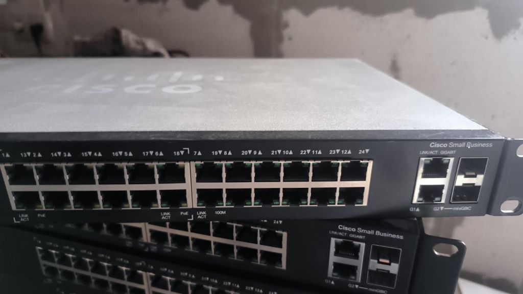 Комутатори CISCO SF200-24 POE Smart Swith - фото фото фото 1