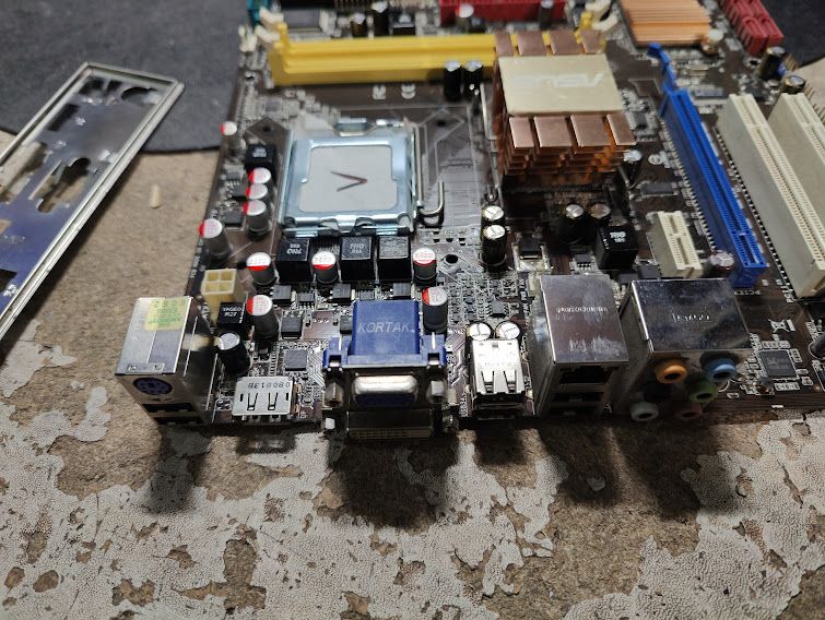 Мат. плата ASUS P5QL-CM LGA775 G43 PCI-E+SVGA DP DVI+GbLAN SATA MicroATX 2DDR2 № 250104107 - фото фото фото 2