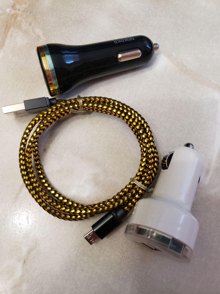 Автомобильные зарядки 12вт 2шт со шнуром вместе - фото фото фото 0