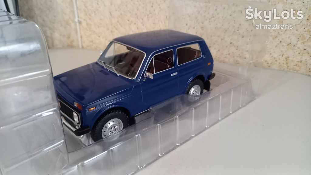ВАЗ 2121 LADA NIVA    (1976) масштаб 1:18 - Model Car Group - фото фото фото 3
