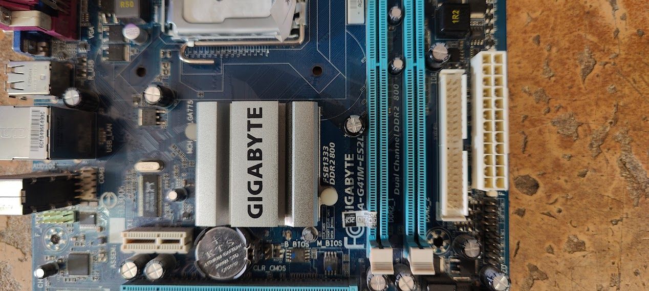 Мат. плата Gigabyte GA-G41M-ES2L rev1.1 LGA775 G41 PCI-E+SVGA+GbLAN SATA MicroATX 2DDR2 № 230307102 - фото фото фото 1