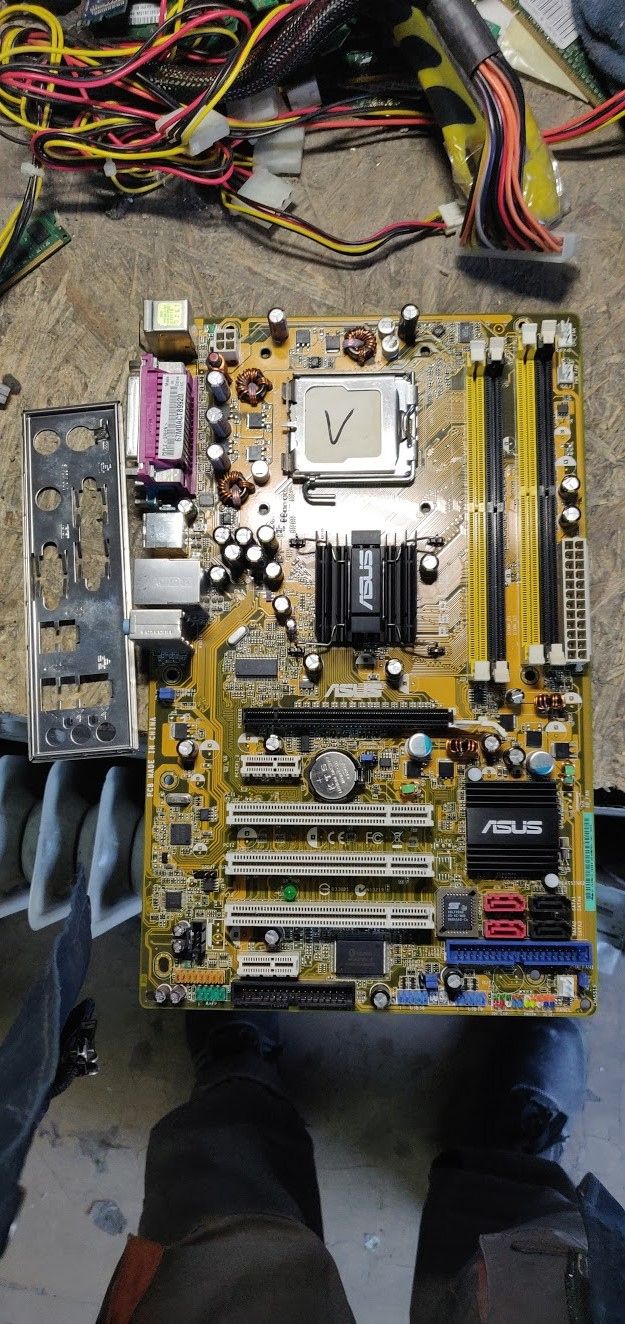 Мат. плата ASUS P5PL2 LGA775 i945PL PCI-E+GbLAN SATA ATX 4DDR2 № 200511 - фото фото фото 0