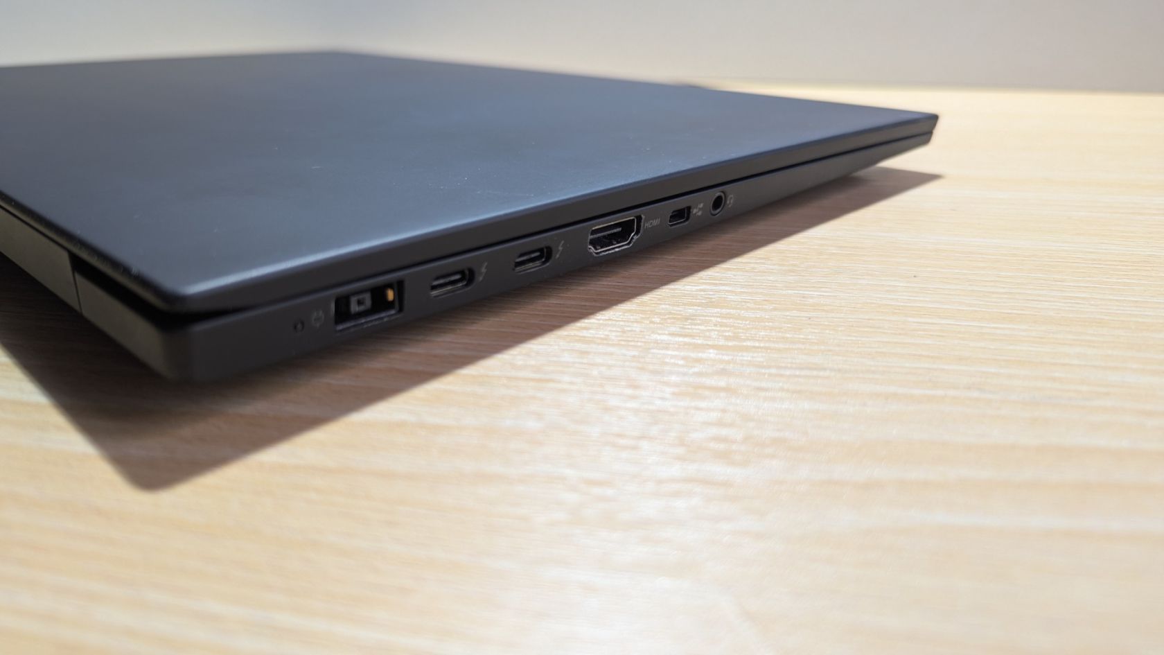 Ноутбук Lenovo ThinkPad  P1 g1 20MD002MUS sn: R90SP17F - фото фото фото 4