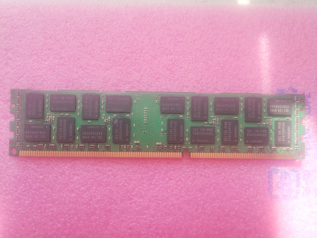 Samsung 8GB DDR3 ECC Reg   (M393B1K70DH0-YH9) - фото фото фото 1