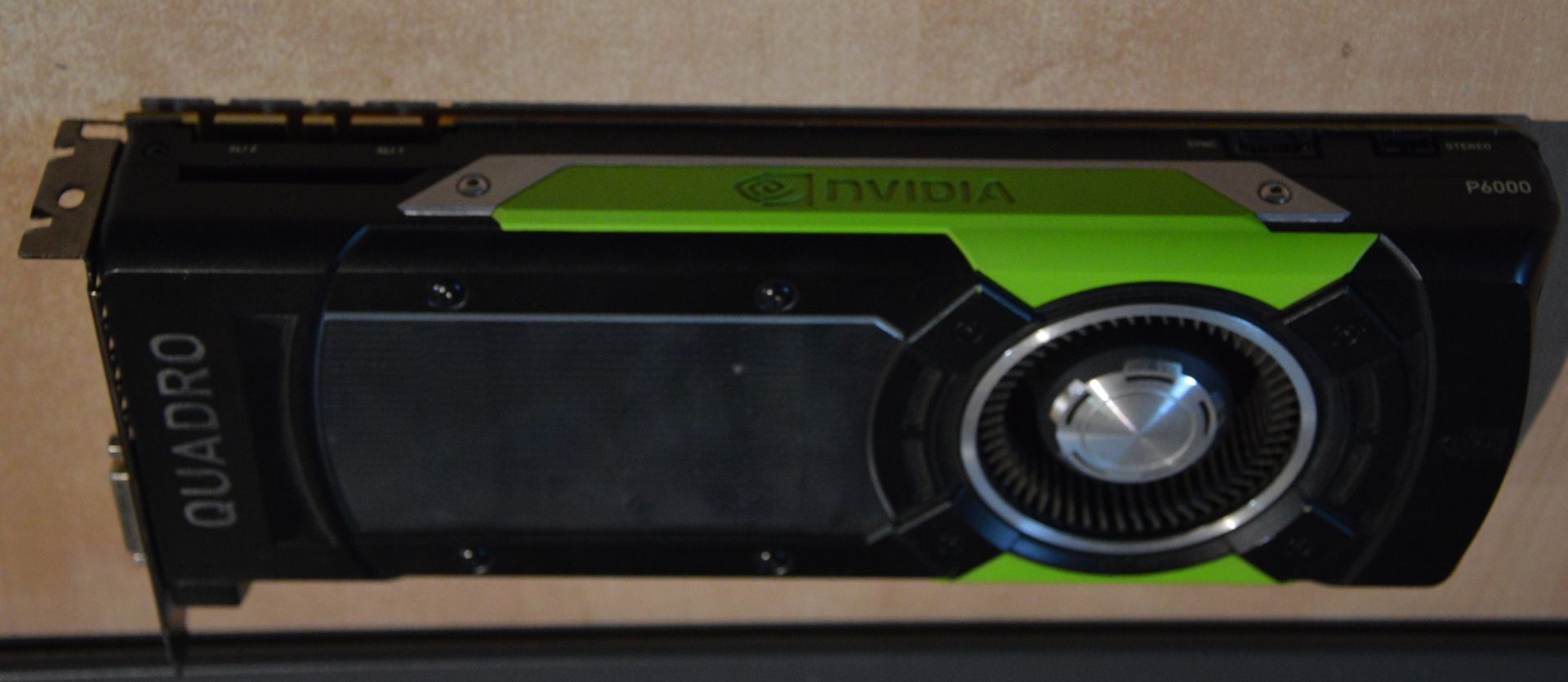 NVidia Quadro P6000 24 Гб памяти 384 бита - фото фото фото 5