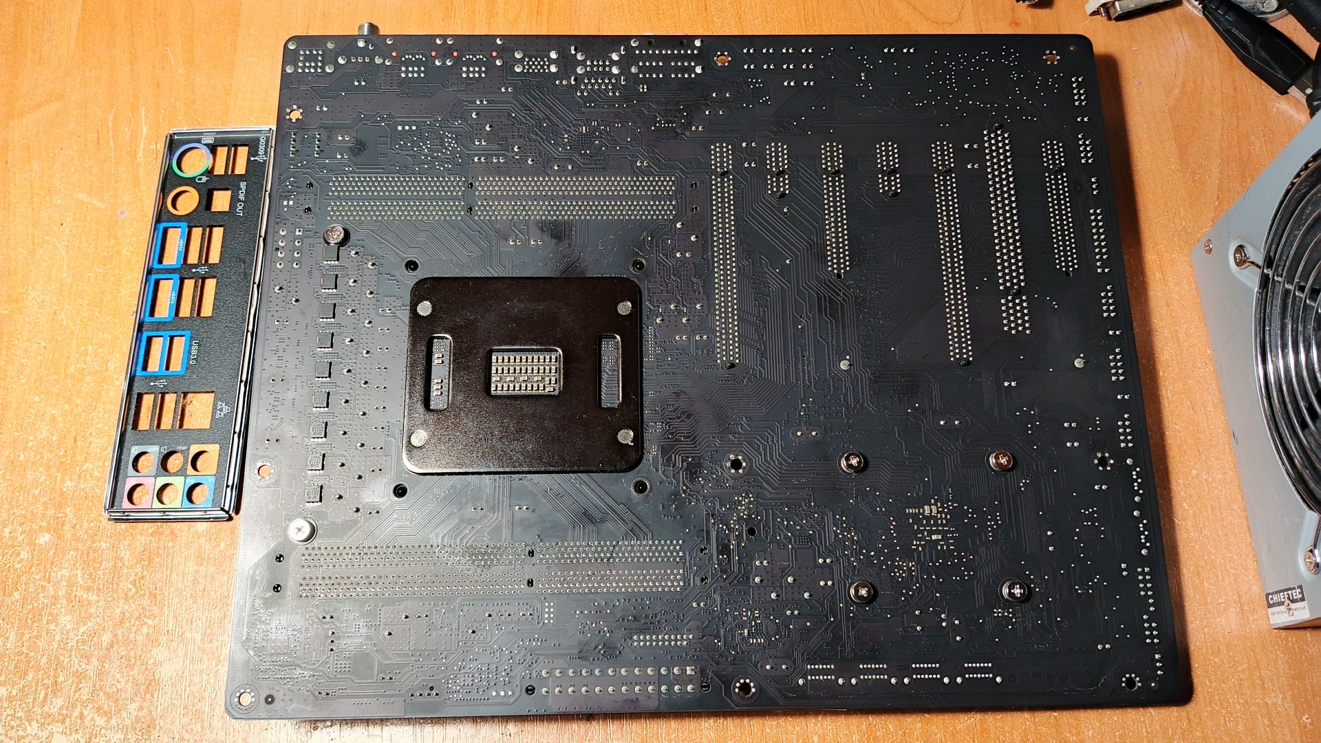 Материнская плата Gigabyte GA-X79-UD3   (s2011, Intel X79, PCI-Ex16) - фото фото фото 2