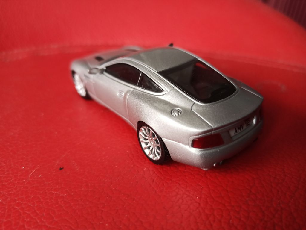 ASTON  MARTIN   V12  VANQUISH   1:43 DeAgostini - фото фото фото 4