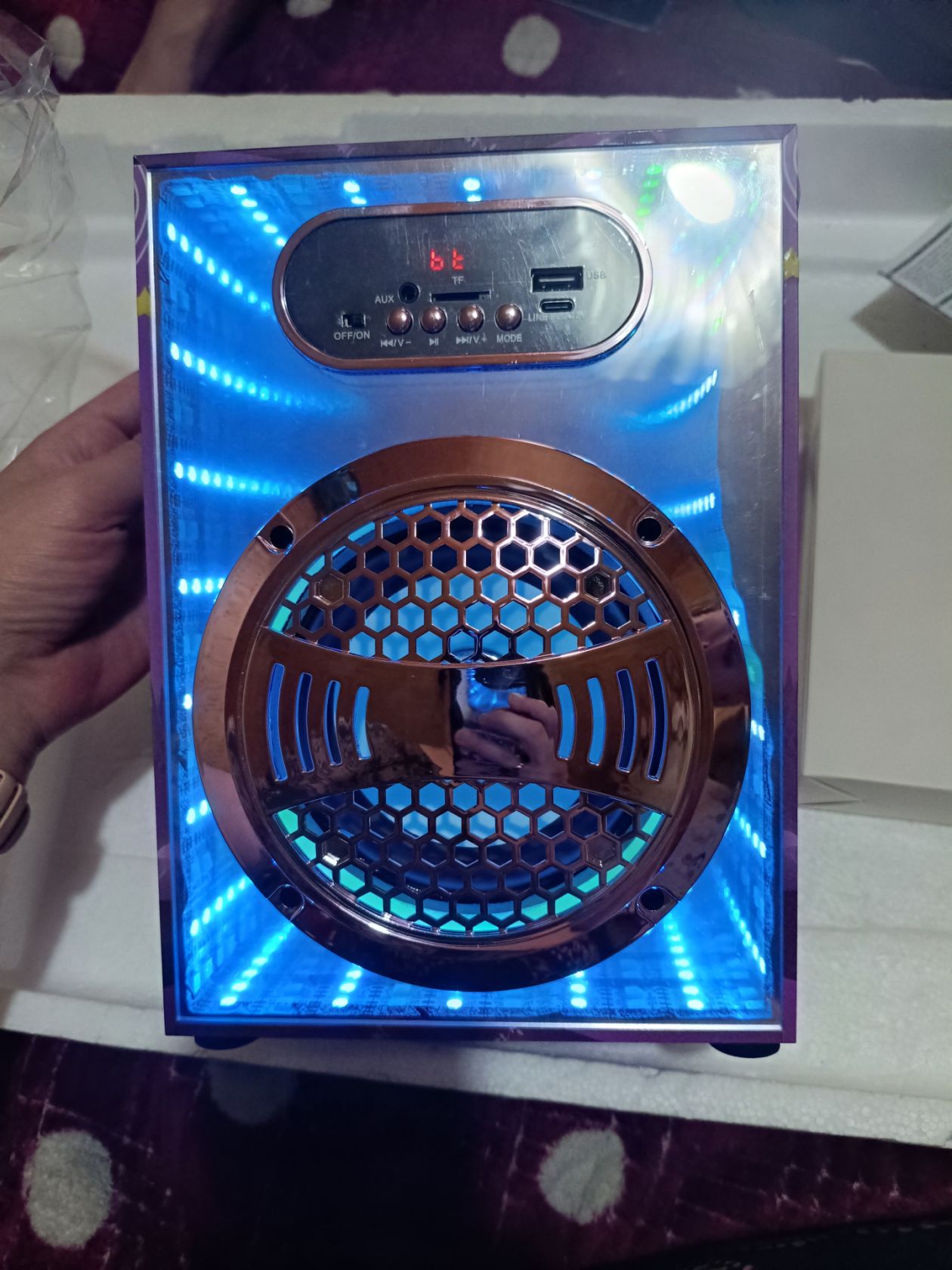 Портативна караоке-система з 2 мікрофонами та LED підсвіткою                            (Bluetooth, USB). Амазон - фото фото фото 6