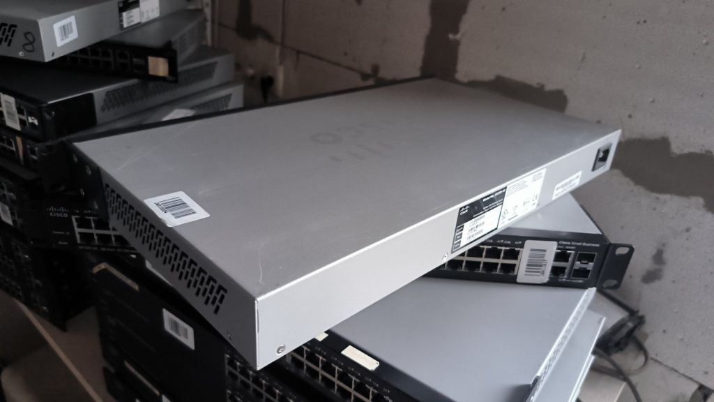 Комутатори CISCO SF200-48 Smart Swith - фото фото фото 3