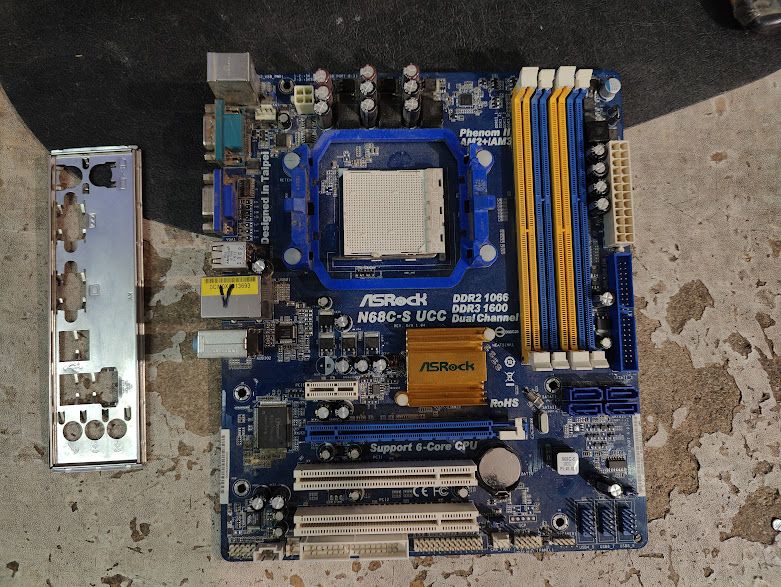 Мат. плата ASRock N68C-S UCC Socket AM2+ AM3 SATA RAID MicroATX 2DDR2+2DDR3 № 250403206 - фото фото фото 0