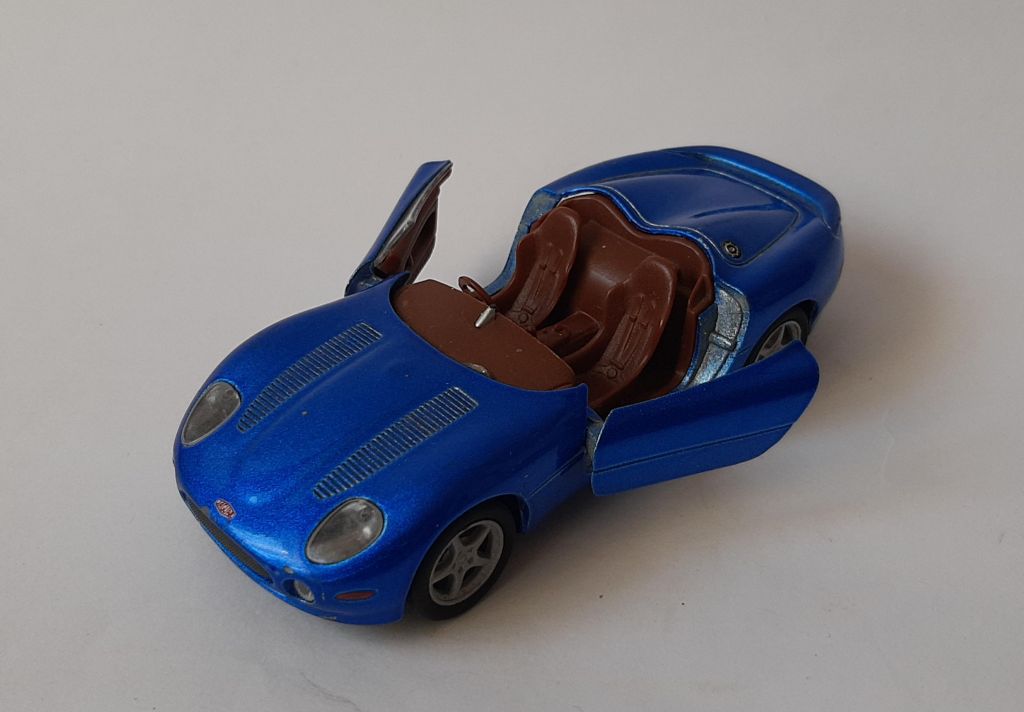 Модель Jaguar XK 180, WELLY, масштаб 1:43. номерная. - фото фото фото 7