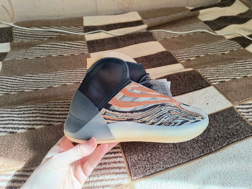 Кросівки Adidas Yeezy Quantum - фото фото фото 0