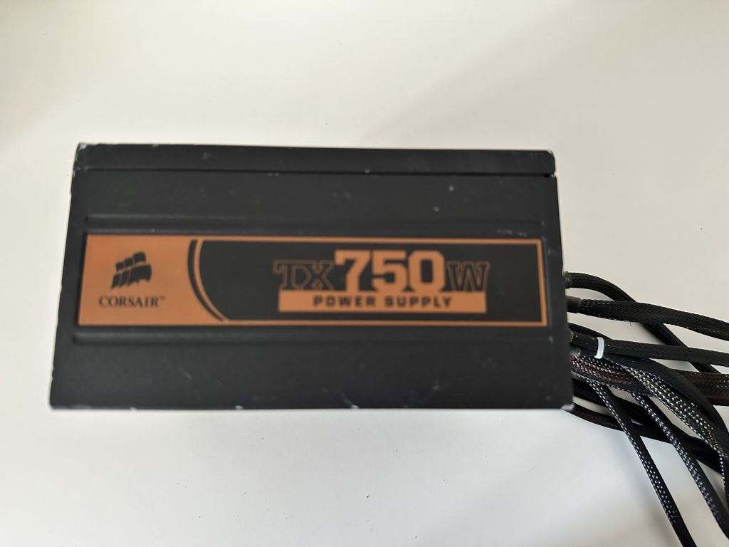 Блок живлення Corsair XT750W - фото фото фото 0