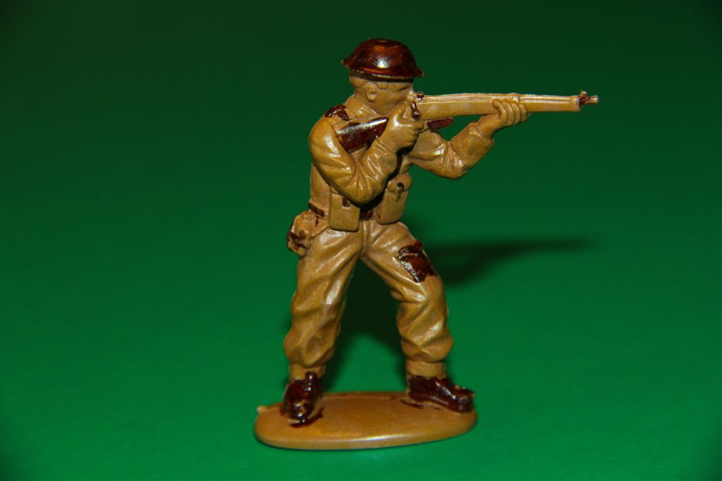 БРИТАНЕЦЬ британський морпіх солдат 54мм MATCHBOX Великобританія - фото фото фото 0