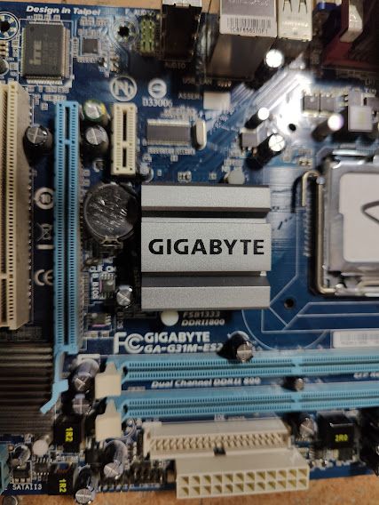 Мат. плата Gigabyte GA-G31M-ES2L rev2.4 LGA775 G31 PCI-E+SVGA+GbLAN SATA MicroATX 2DDR2 № 231201 - фото фото фото 1
