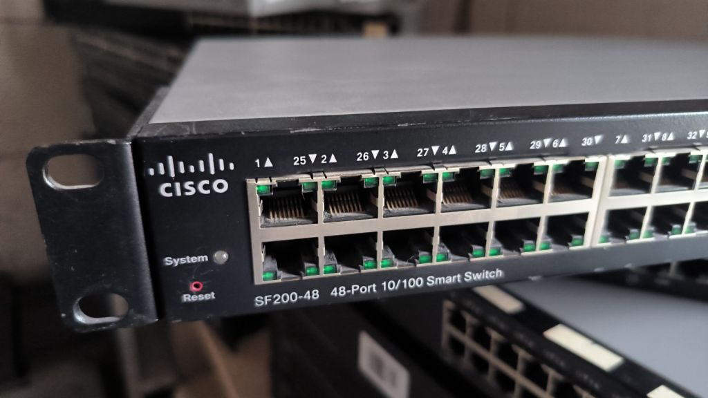 Комутатори CISCO SF200-48 Smart Swith - фото фото фото 1