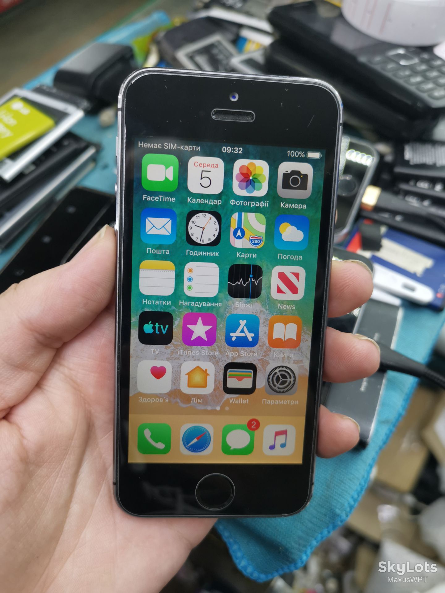 Shop Apple Iphone 5S 32Gb Silver good - фото фото фото 0