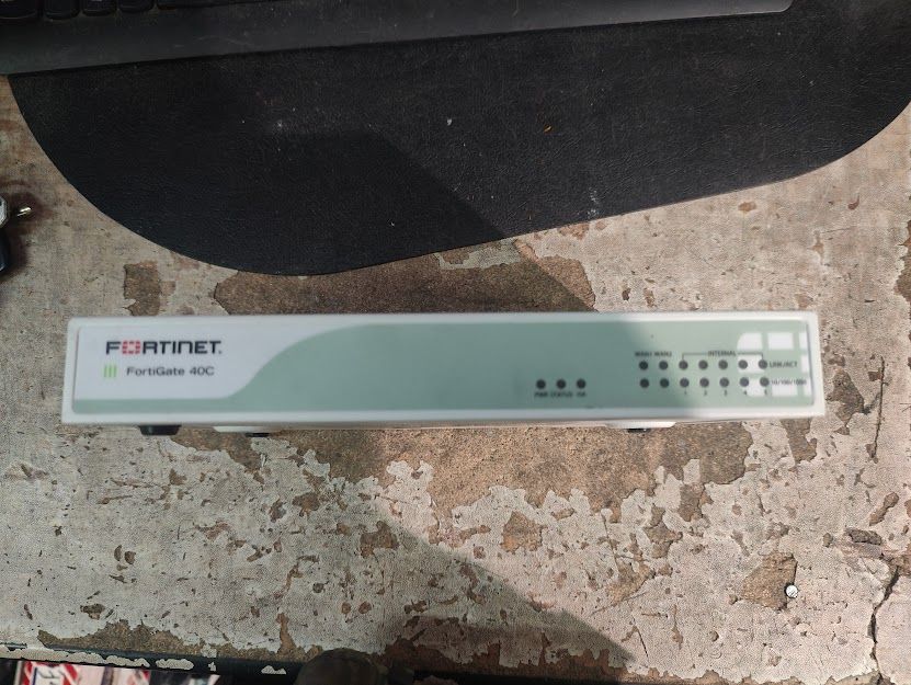 Межсетевой экран Fortinet FortiGate 40C № 241410101 - фото фото фото 0