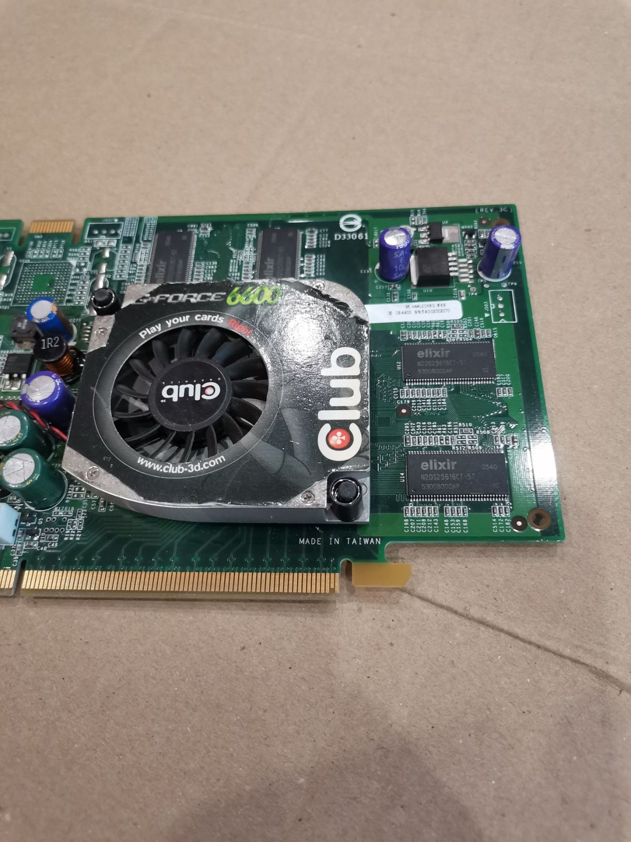 Видеокарта Club 3D GeForce 6600 256mb DDR CGNX-L666TVD - фото фото фото 3