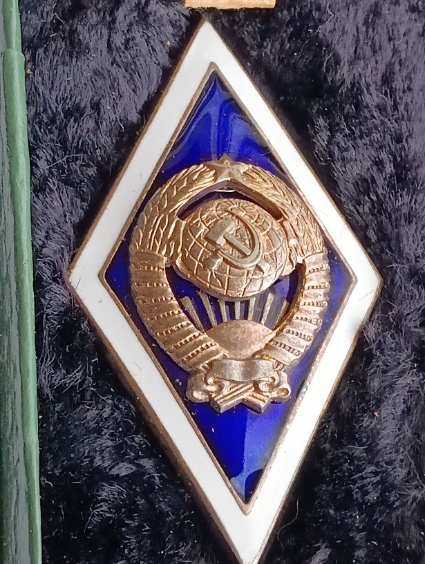 Знак      (ромб) об окончании университета .ВУЗ.Серебро - фото фото фото 3