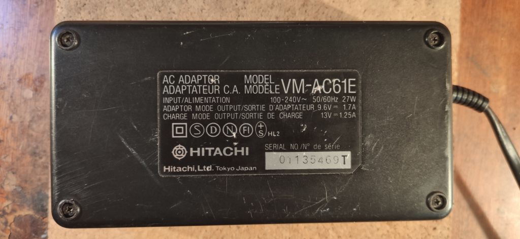 Hitachi VM-AC61E зарядное устройство для видеокамеры - фото фото фото 1