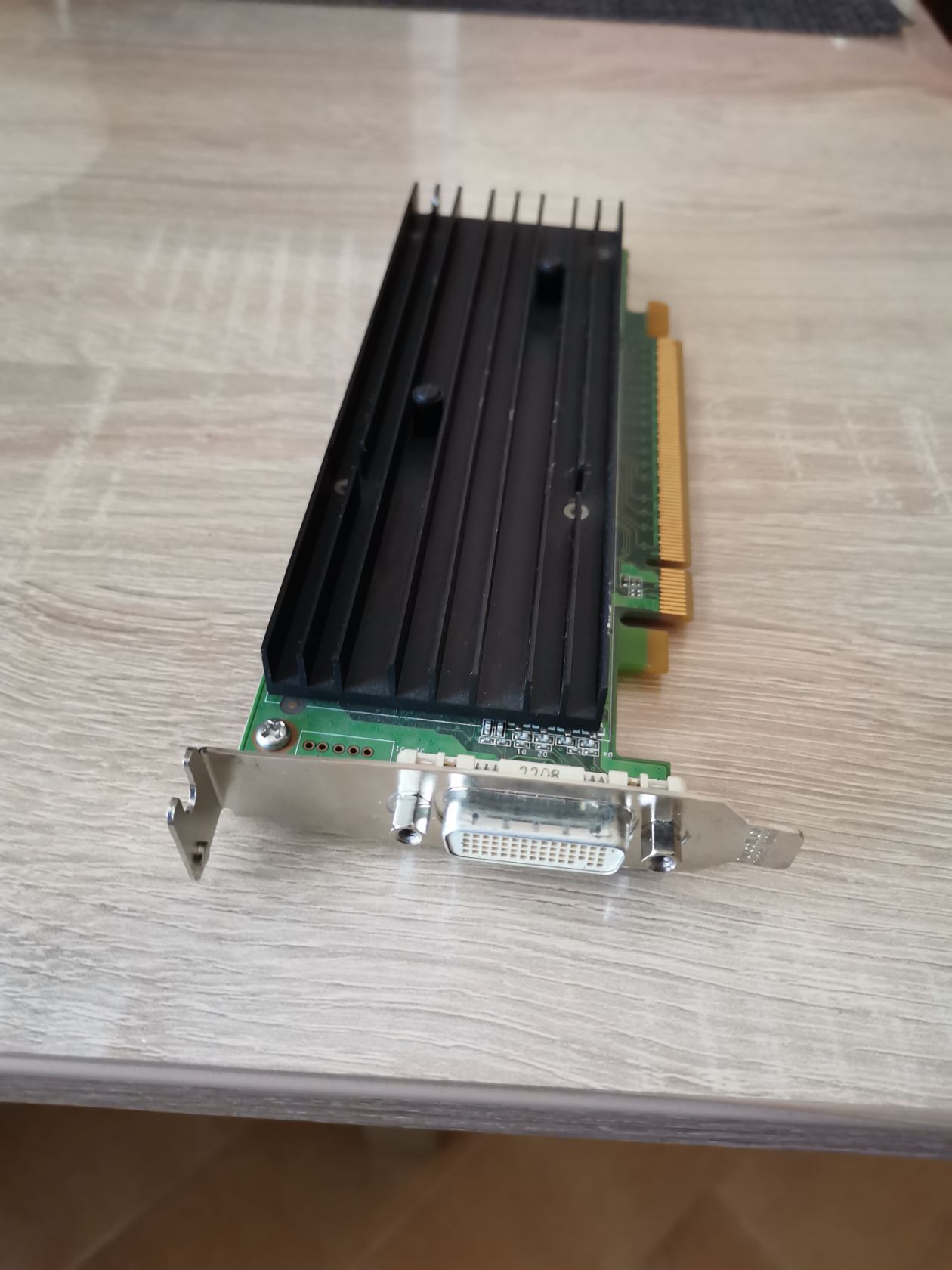Видеокарта HP Nvidia Quadro NVS 290 256 mb DDR2 SDRAM PCI Express x16 - фото фото фото 1
