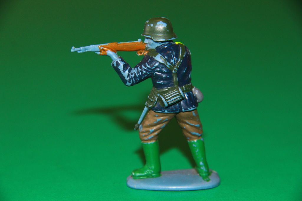 німецький солдат Вермахту 54мм MATCHBOX Великобританія - фото фото фото 1