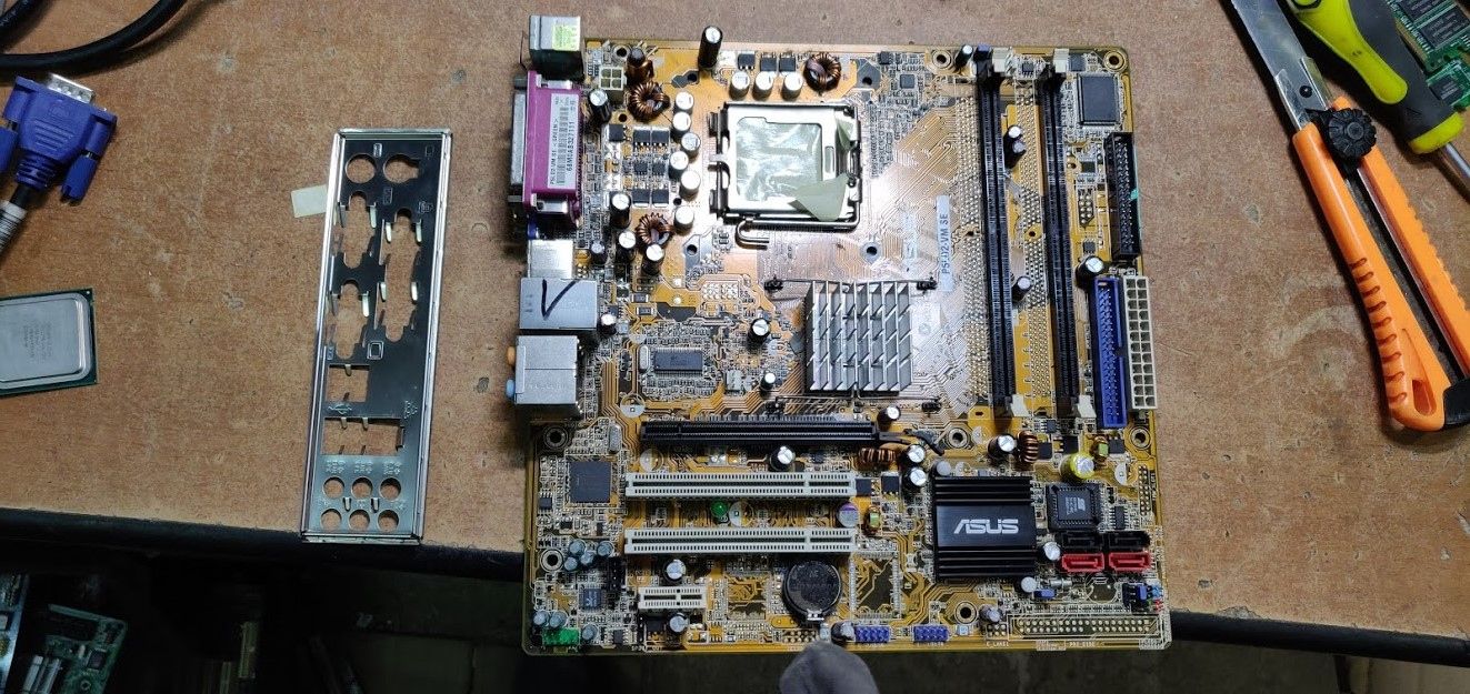Мат. плата ASUS P5LD2-VM SE LGA775 i945G PCI-E+SVGA+GbLAN SATA MicroATX 2DDR2 № 212503 - фото фото фото 0
