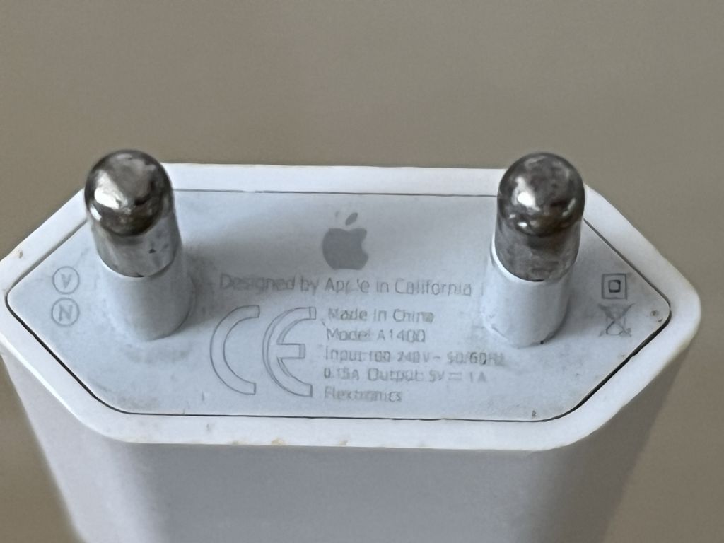Оригинальные блоки зарядки Apple 5W USB Power Adapter      (модель A1400) - фото фото фото 3