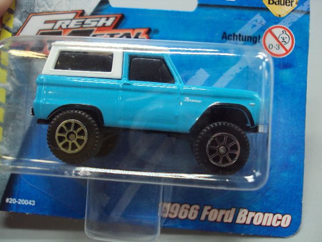 Машинка модель автомобіль Maisto блакитний форд бронко 1966 Ford Bronco №19077с - фото фото фото 2