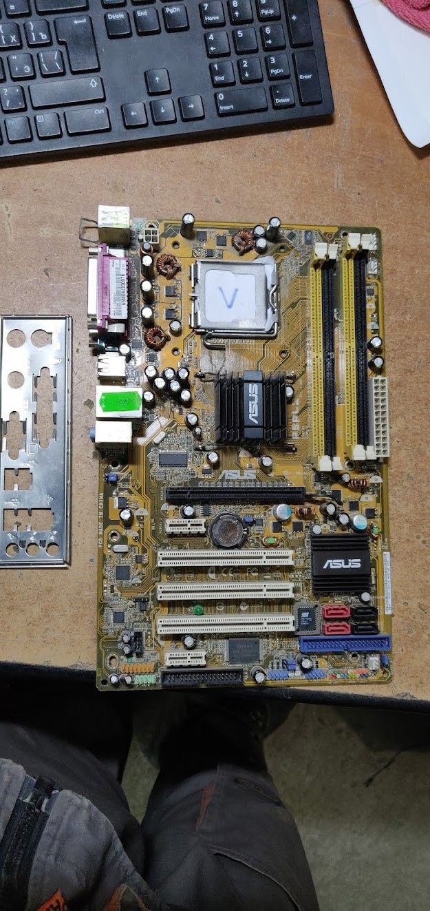Мат. плата ASUS P5PL2 LGA775 i945PL PCI-E+GbLAN SATA ATX 4DDR2 № 211110 - фото фото фото 0
